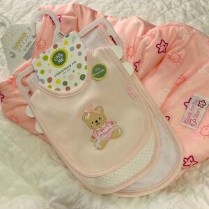 Duck Duck Goose Super Soft Swaddle Sack 0-3M PINK & Little Me Burp Bibs ALL NEW